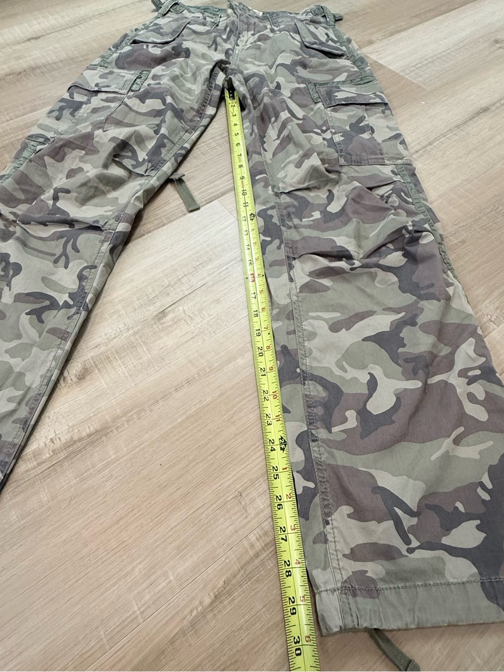 Abercrombie & Fitch Low Rise Ultra Loose Cargo Camo Pants Size 25 - Picture 5 of 8